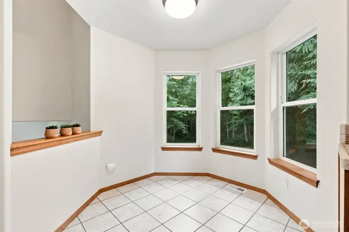 Dinette space perfect for a cup of coffee and. Keeping an eye. All those in the family room. Dinette space perfect for a cup of coffee and. Keeping an eye. All those in the family room.