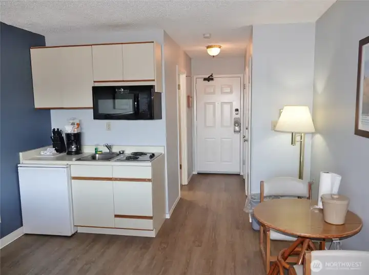 Breakfast Area, Kitchenette and Entry. Breakfast Area, Kitchenette and Entry.