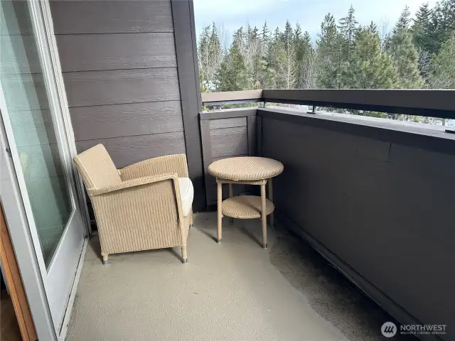 Deck chair and table