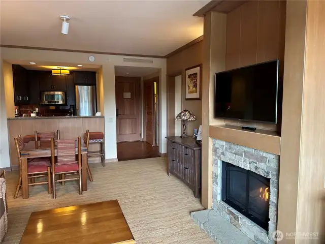 Livingroom view to the entry