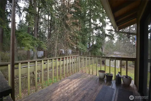 Upper level balcony off of dining room