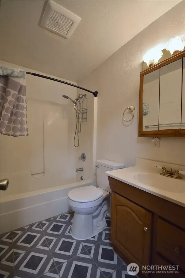 Full upper bath