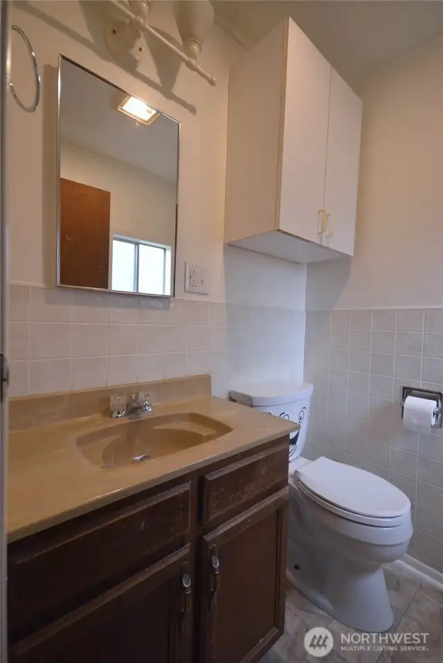 Upper level garage bath
