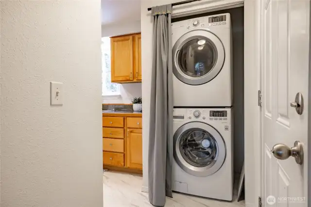 FULL SIZE washer and dryer stays with the unit