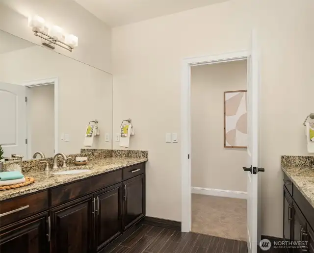 Double vanity full bath