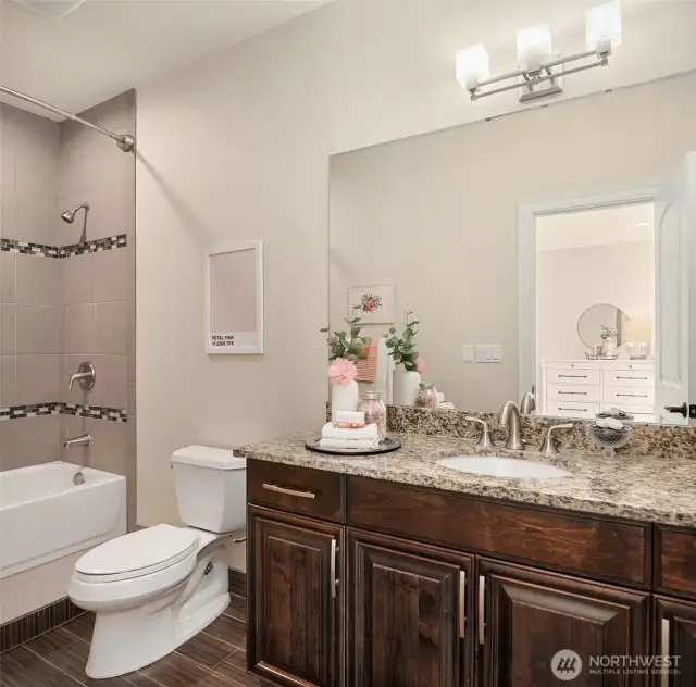 Spotless full bath.