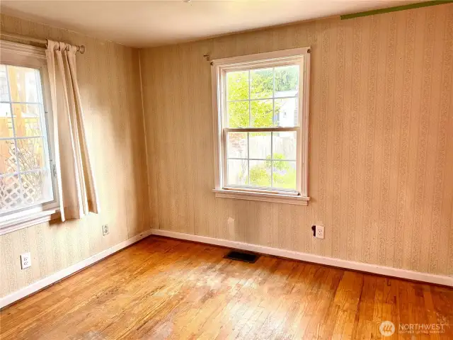 NE bedroom