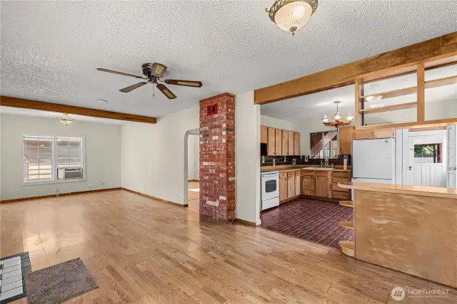 Kitchen & Dining area