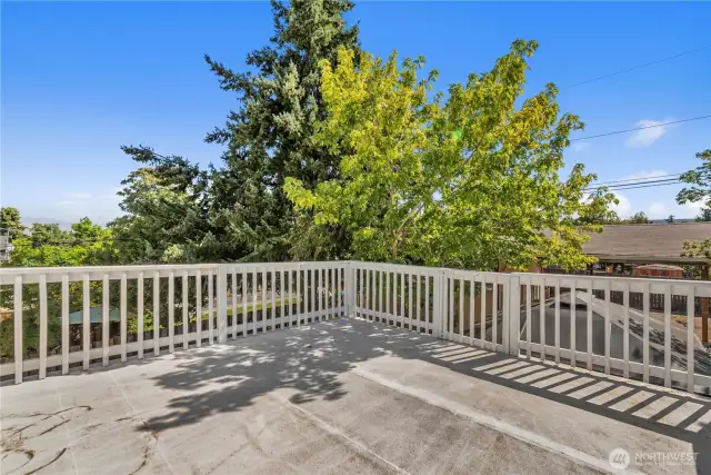 Upper Level View Deck