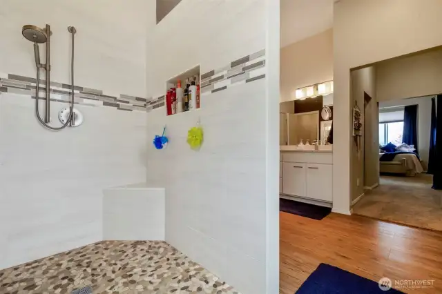 Oh the size of this shower!