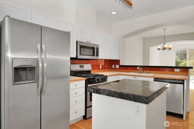 Spacious kitchen with Island & Bar overlooking dining area