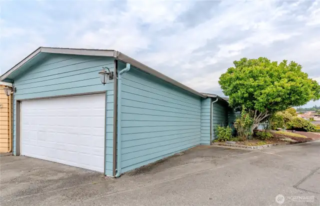 Rare 2-car garage