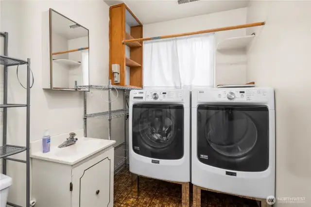 Laundry with bath