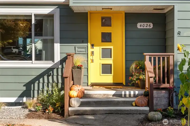 Warm welcome from the bright and sunny front door