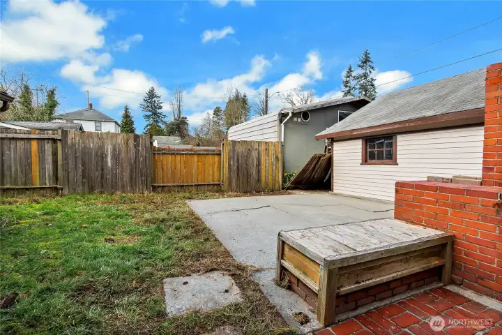 2nd garage and outdoor space
