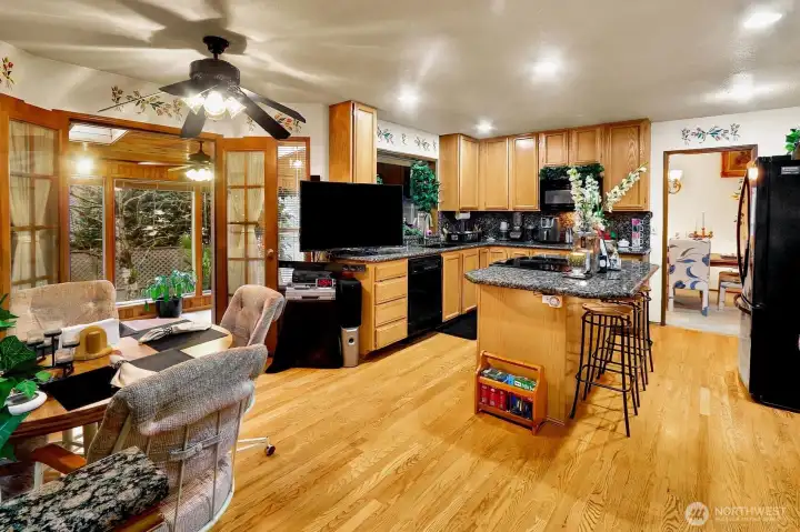 Kitchen and eating spsce