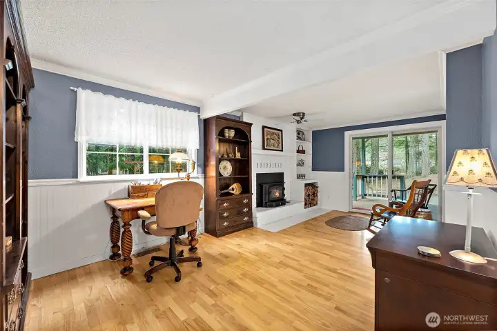 Another view of this large bonus area, with backyard access.