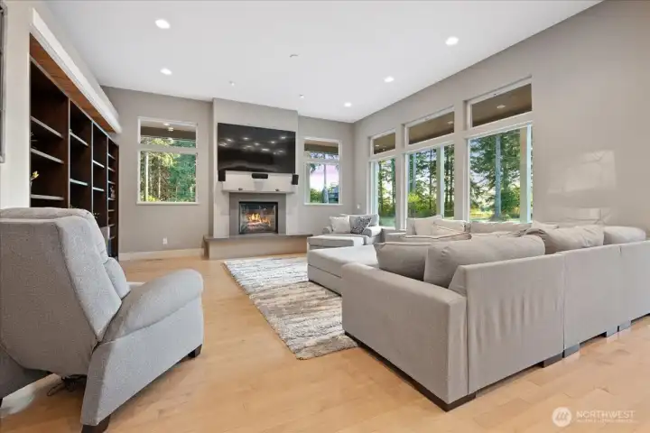 Living Room has propane fireplace