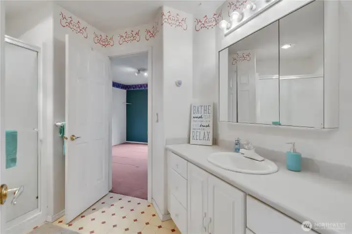 Main floor 3/4 bathroom