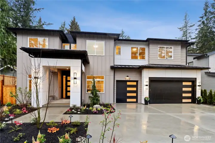 A rare 10.000 sq. ft homesite and it's all for one owner!