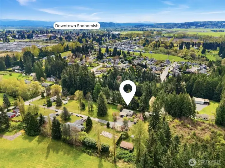 5 minutes from downtown Snohomish.