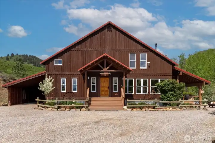 20 acres in the Upper Rendezvous, this beautifully maintained 3BD/2BA home is nestled in a natural aspen grove with sweeping territorial views, a seasonal creek, and direct access to bordering State land. Designed for both comfort and functionality, the property offers a rare combination of privacy, usable land, and exceptional recreation right out the door—ideal for horses, livestock, and year-round Methow Valley living.