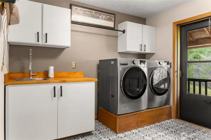 Classic Methow Valley mudroom and utility space—functional and well-designed with laundry, storage, and easy everyday access for an active, outdoor lifestyle.