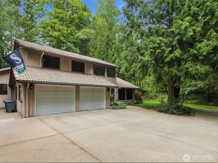 Incredible privacy while remaining close to Issaquah and Redmond