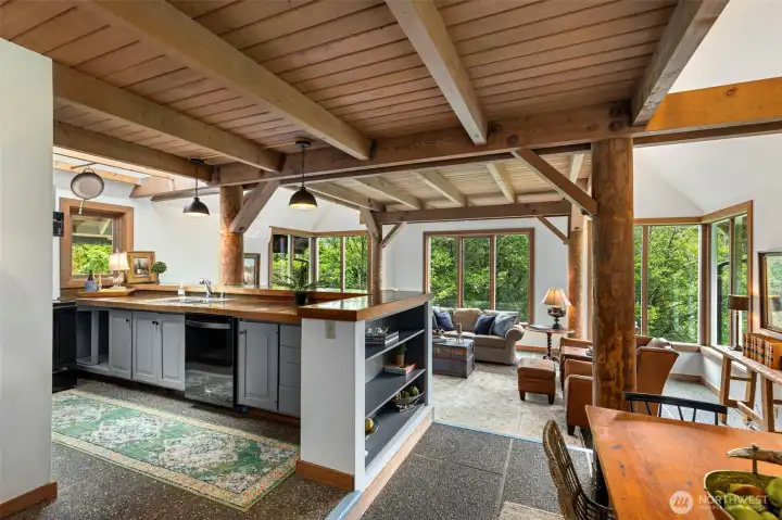 Charming kitchen ~ great to entertain. Charming kitchen ~ great to entertain.