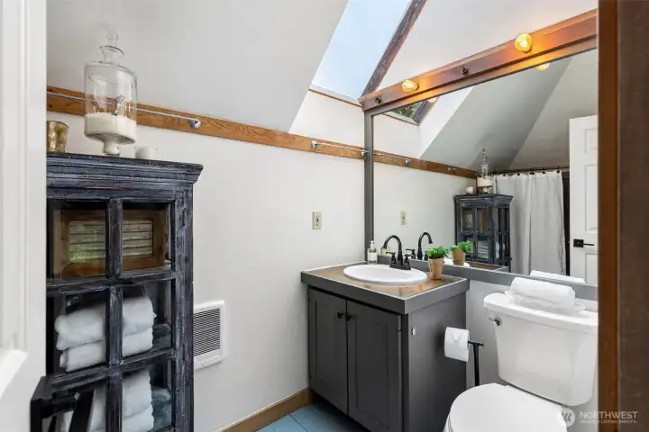 Full bathroom Full bathroom