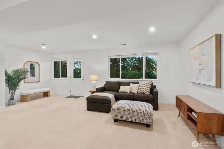 Comfortable gathering space with flexible functionality for today’s lifestyle.