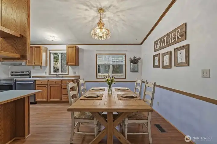 Dining virtually staged