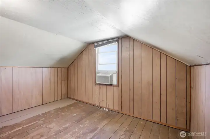 Upstairs room Upstairs room