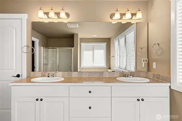 Double sink in the primary ensuite bathroom.