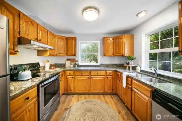 The natural light and view out the kitchen window makes it  apleasure while cooking.