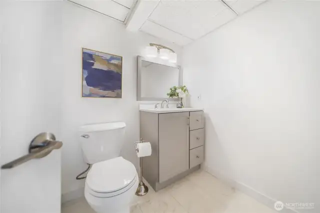 Lower level 3/4 bath.