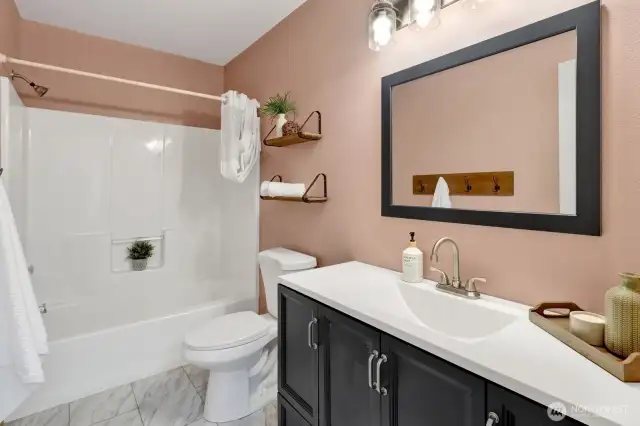 2nd floor full bathroom