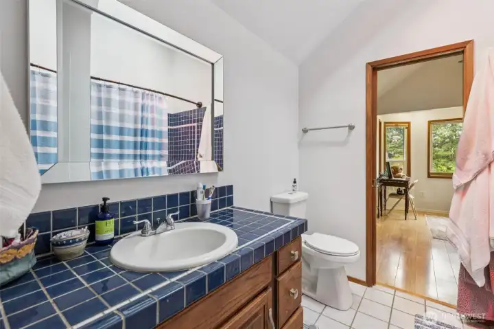 Full bath pff Primary upstairs w jack & jill door to 3rd bedroom