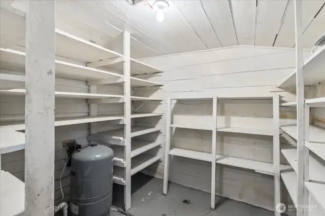 Food/storage room