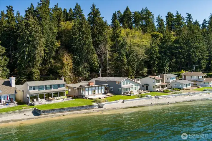 Barr Beach Road, 12 homes on a peaceful, quiet street, surrounded by nature, wildlife and marine life just outside your doors.
