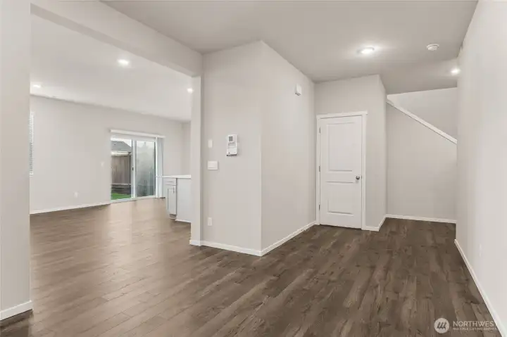 Photo's are for representational purposes only. Colors and finishes may differ.