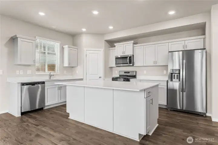 Photo's are for representational purposes only. Colors and finishes may differ.