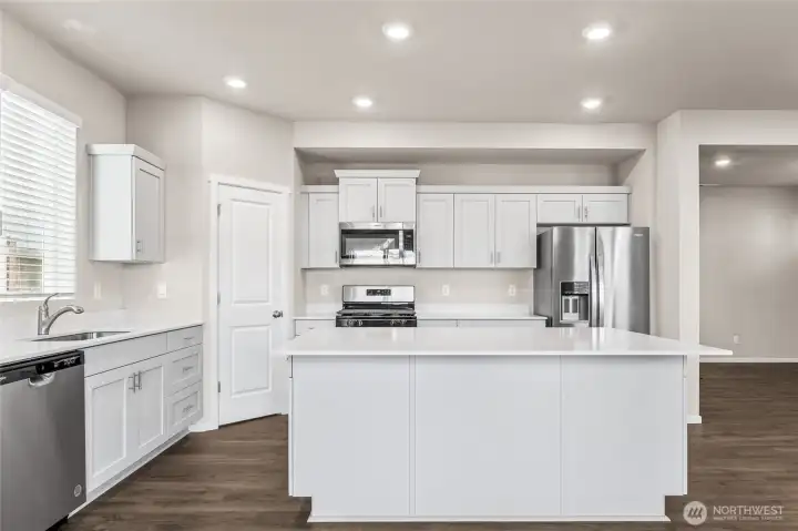 Photo's are for representational purposes only. Colors and finishes may differ.