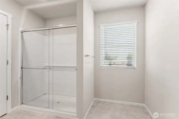 Photo's are for representational purposes only. Colors and finishes may differ.