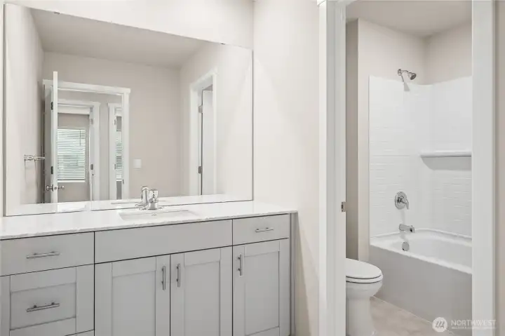 Photo's are for representational purposes only. Colors and finishes may differ.