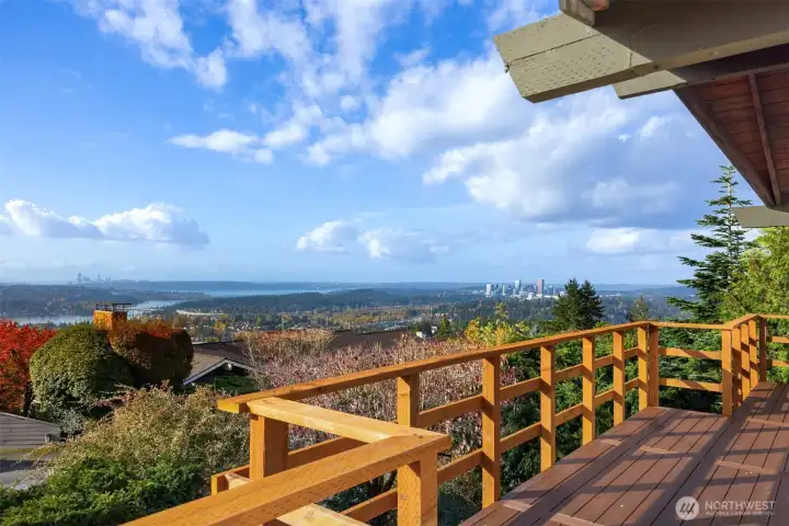 An expansive western facing view deck is perfect for sunny day al fresco enjoyment.