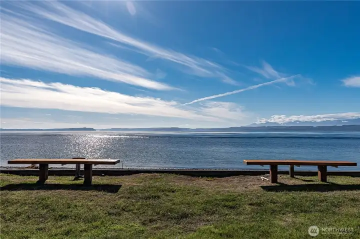 Picnic area at Lighthouse Shores