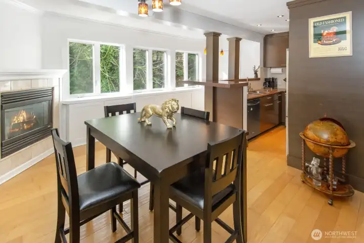 Cozy dining area off of kitchen next to gas fireplace.