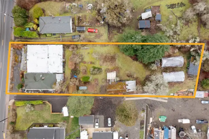 Lines are approximate to show size. Green houses and sheds still remain as there was a local green house in the past. A shared easement between properties make easy access.