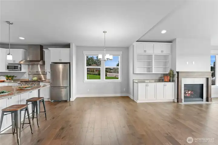 Dining Room (un-staged)